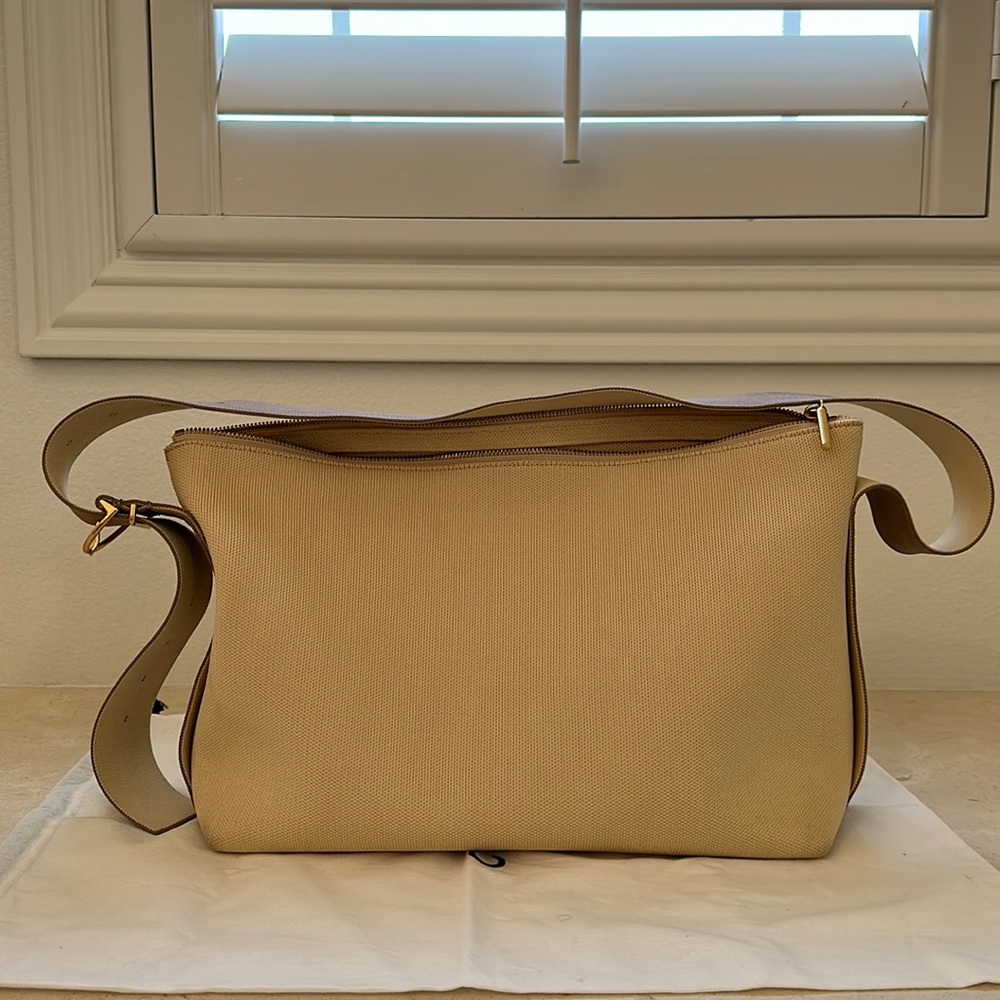 Cuyana Sling Bag in Butter